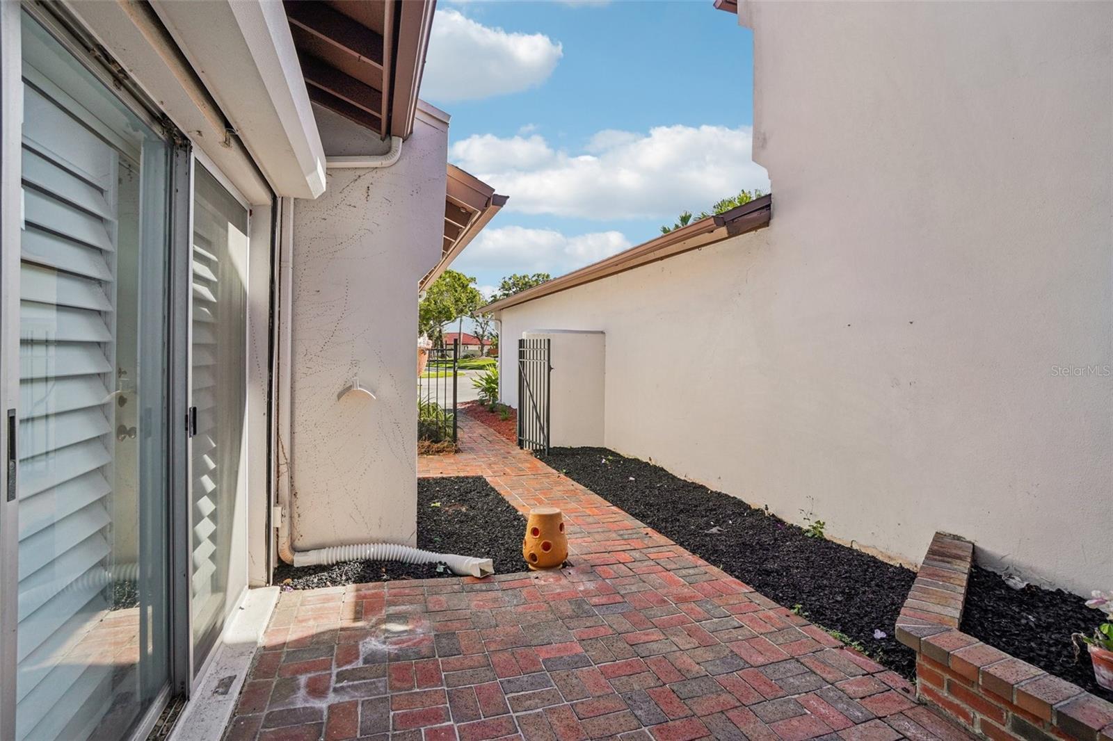 Image 14 of 41 For 7501 Cumberland Road 20