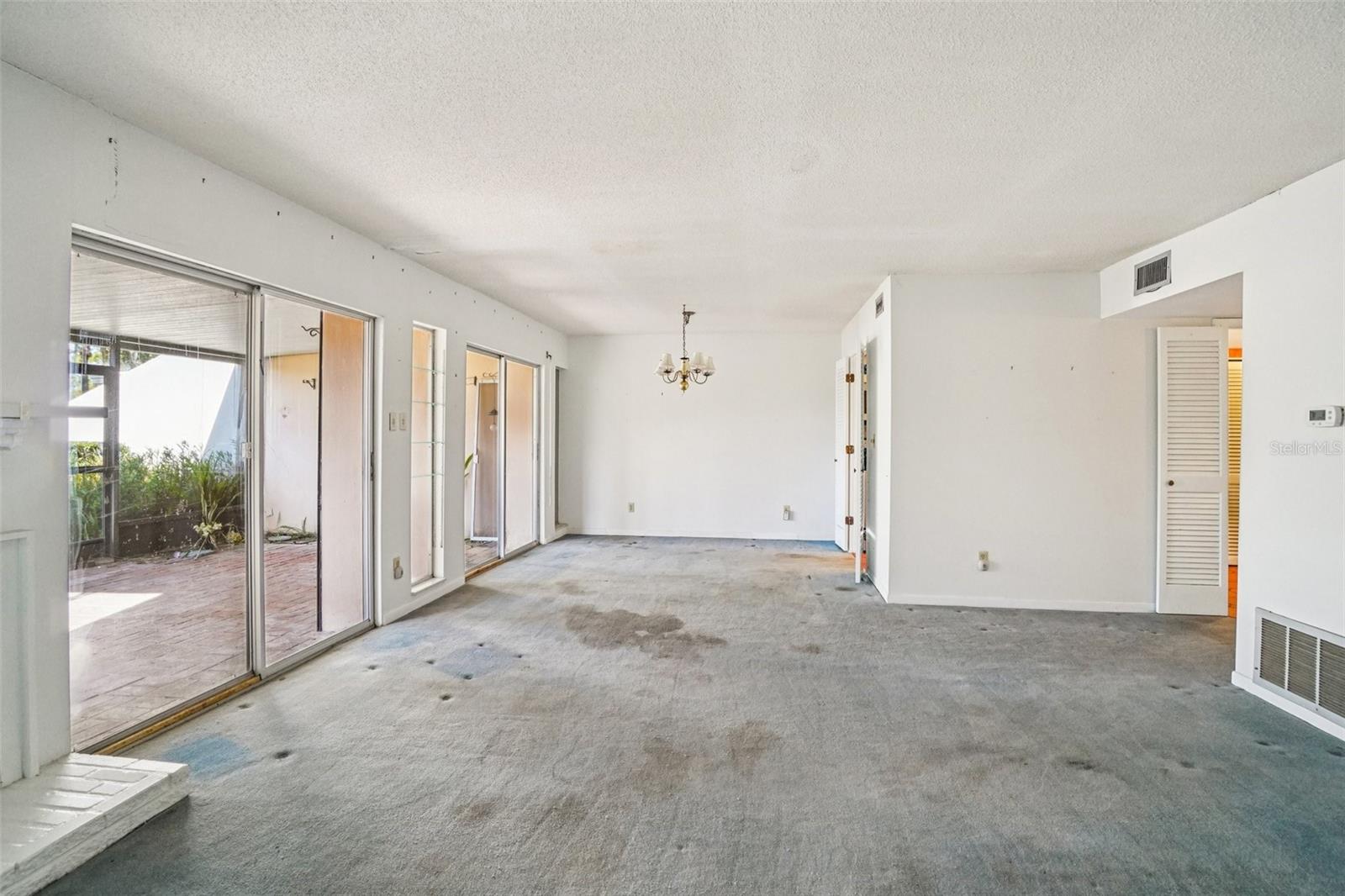 Image 17 of 41 For 7501 Cumberland Road 20