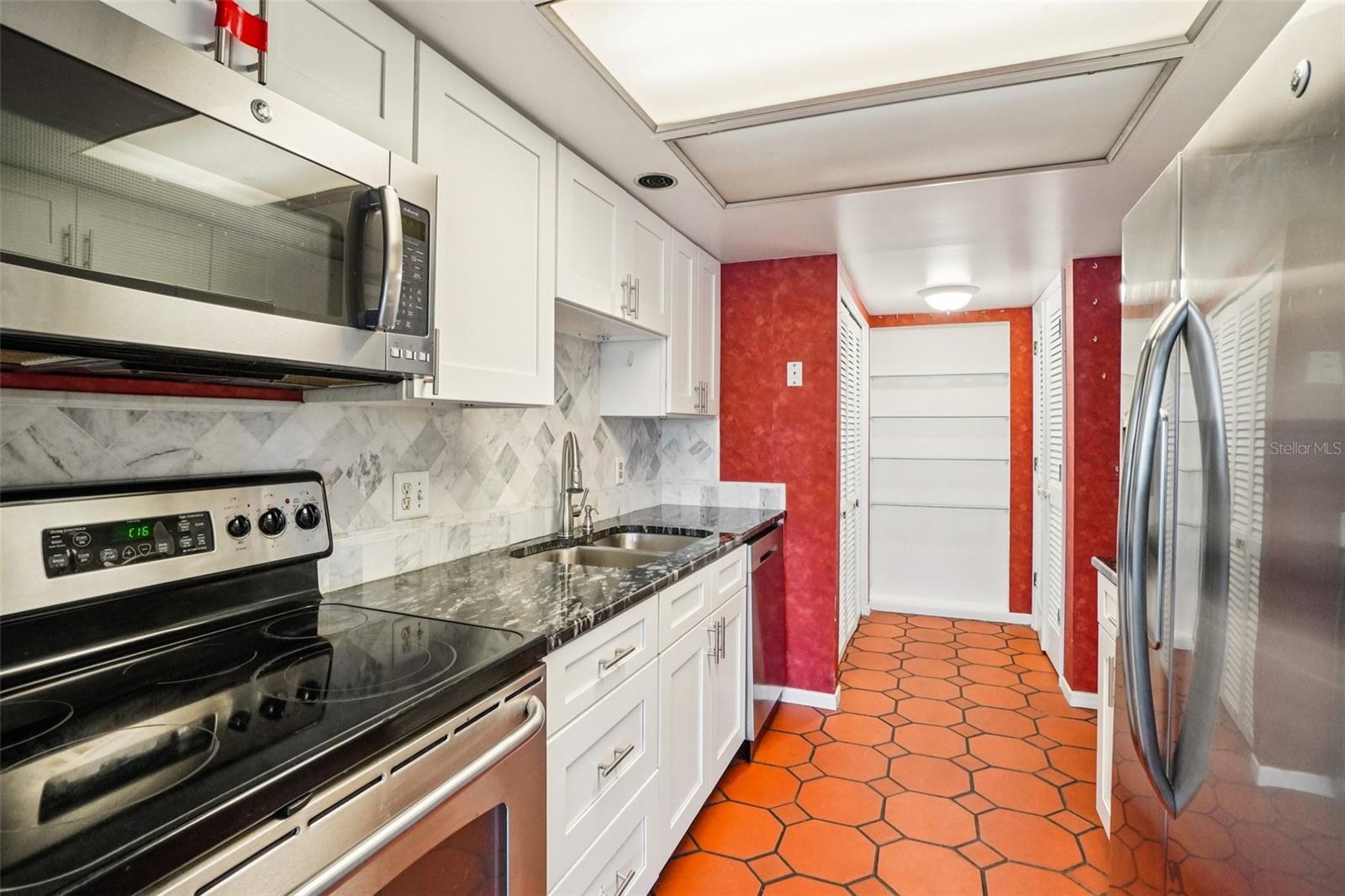 Image 21 of 41 For 7501 Cumberland Road 20