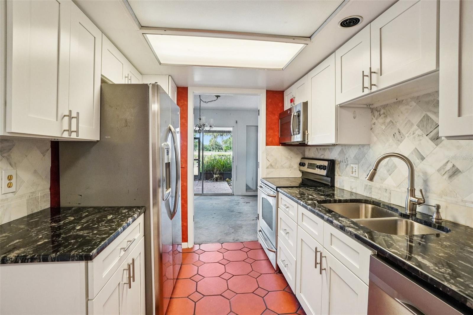 Image 23 of 41 For 7501 Cumberland Road 20