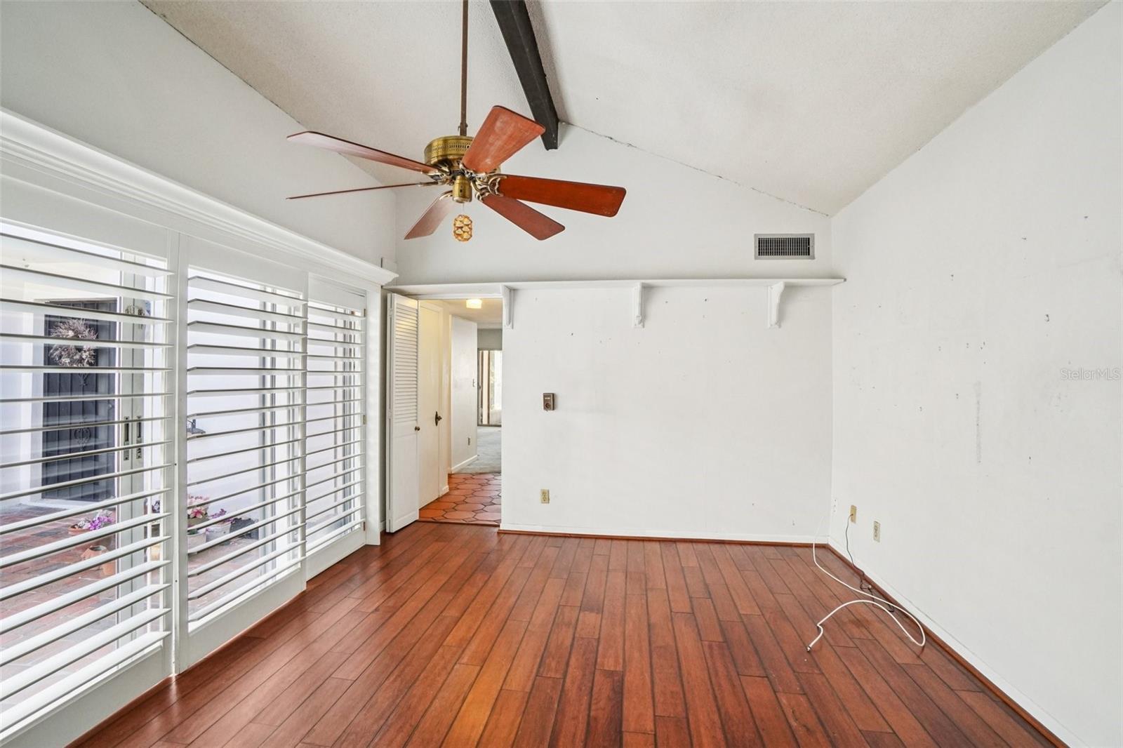 Image 25 of 41 For 7501 Cumberland Road 20