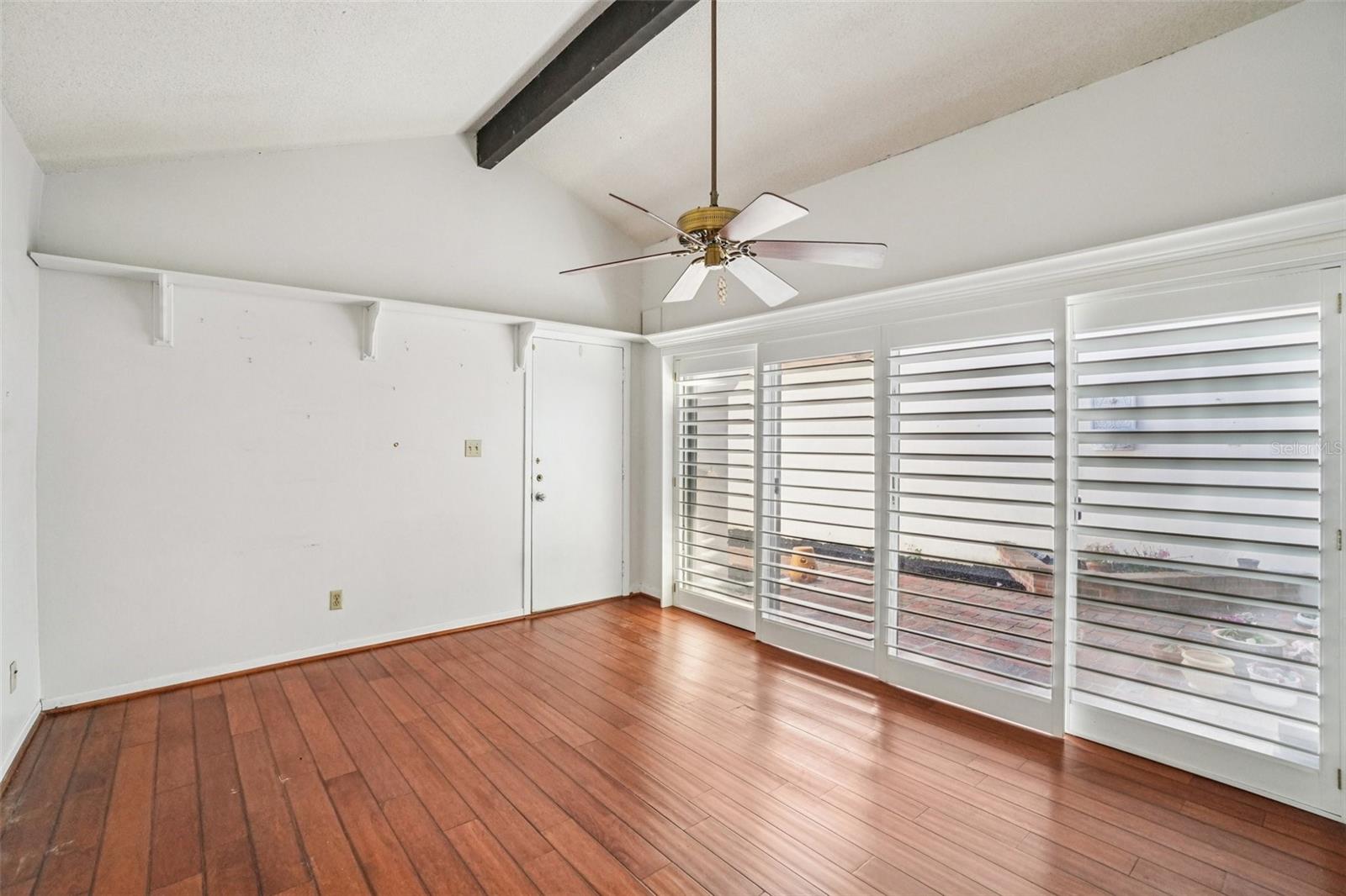 Image 26 of 41 For 7501 Cumberland Road 20