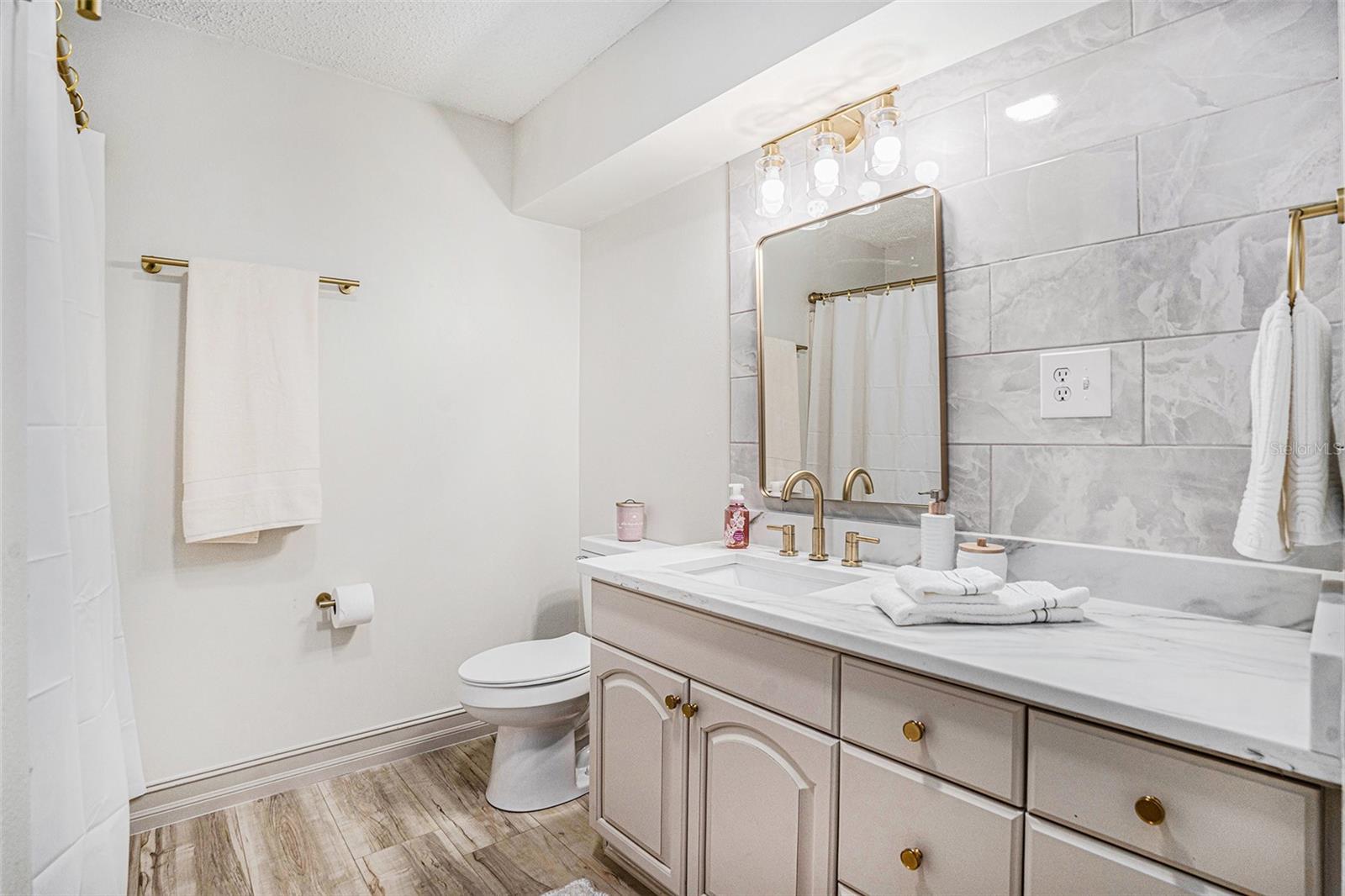 Image 21 of 26 For 403 Carolina Avenue