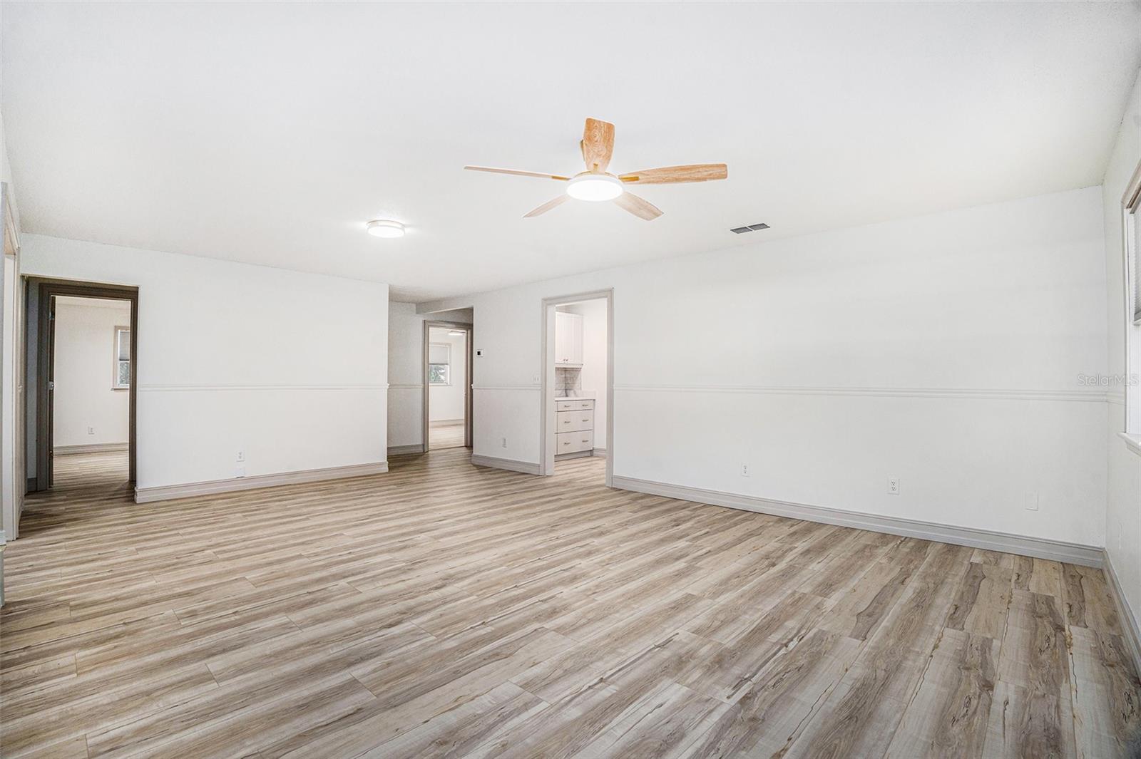 Image 7 of 26 For 403 Carolina Avenue