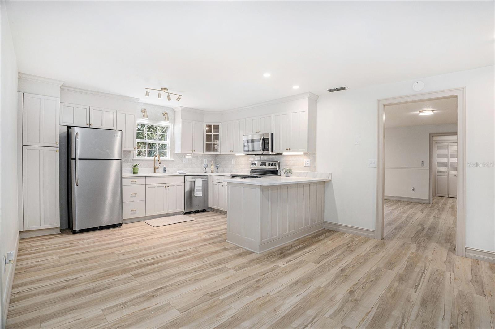 Image 8 of 26 For 403 Carolina Avenue