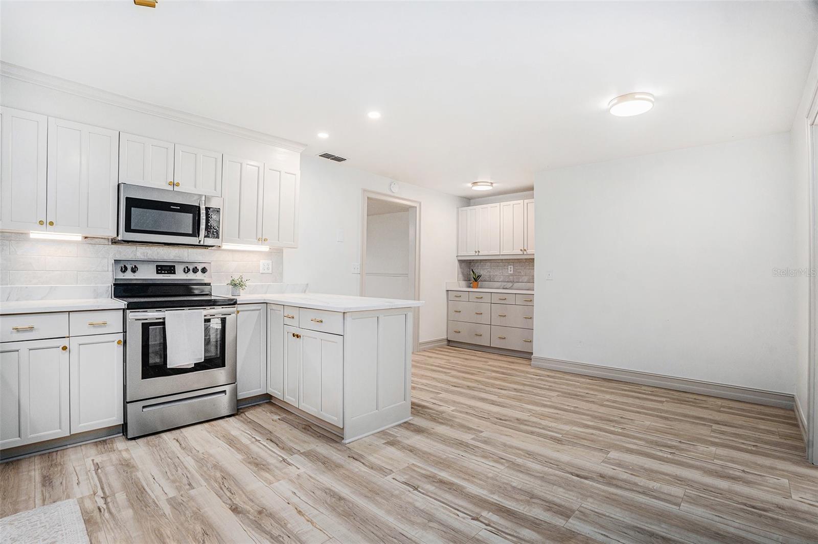 Image 9 of 26 For 403 Carolina Avenue