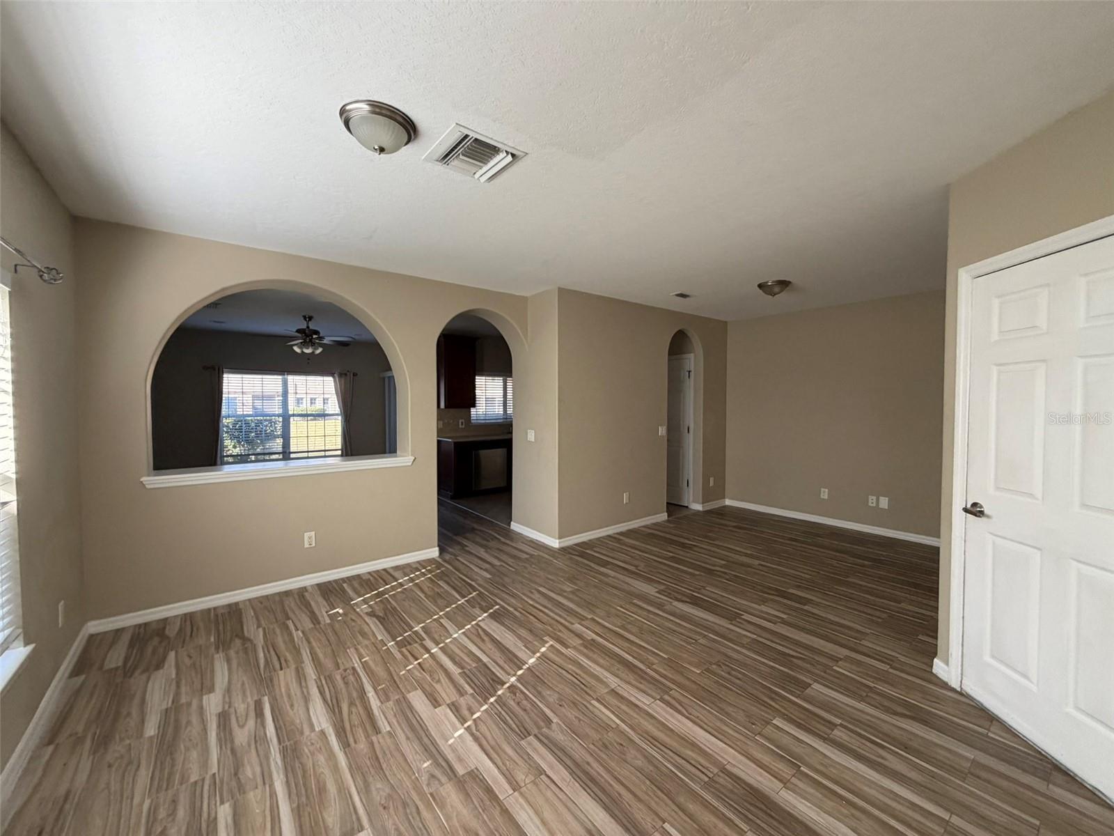 Image 4 of 23 For 2947 Willowleaf Lane