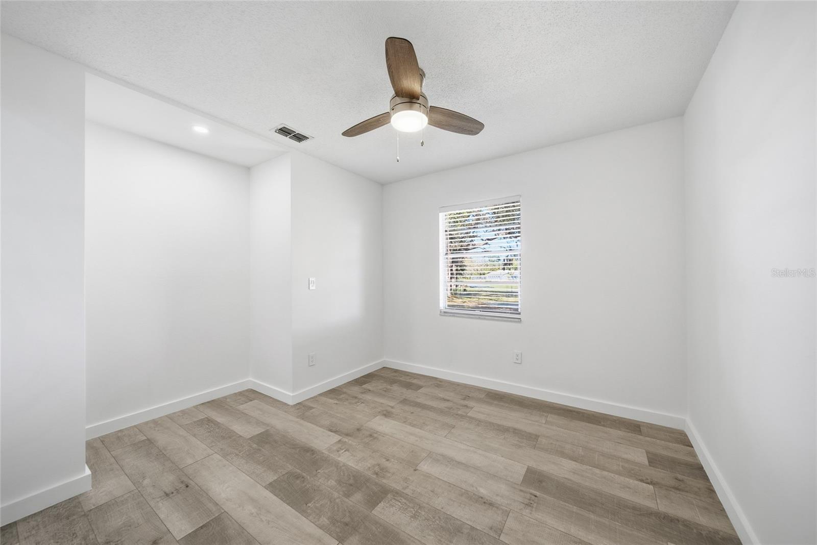 Image 11 of 34 For 34815 Gardenia Way