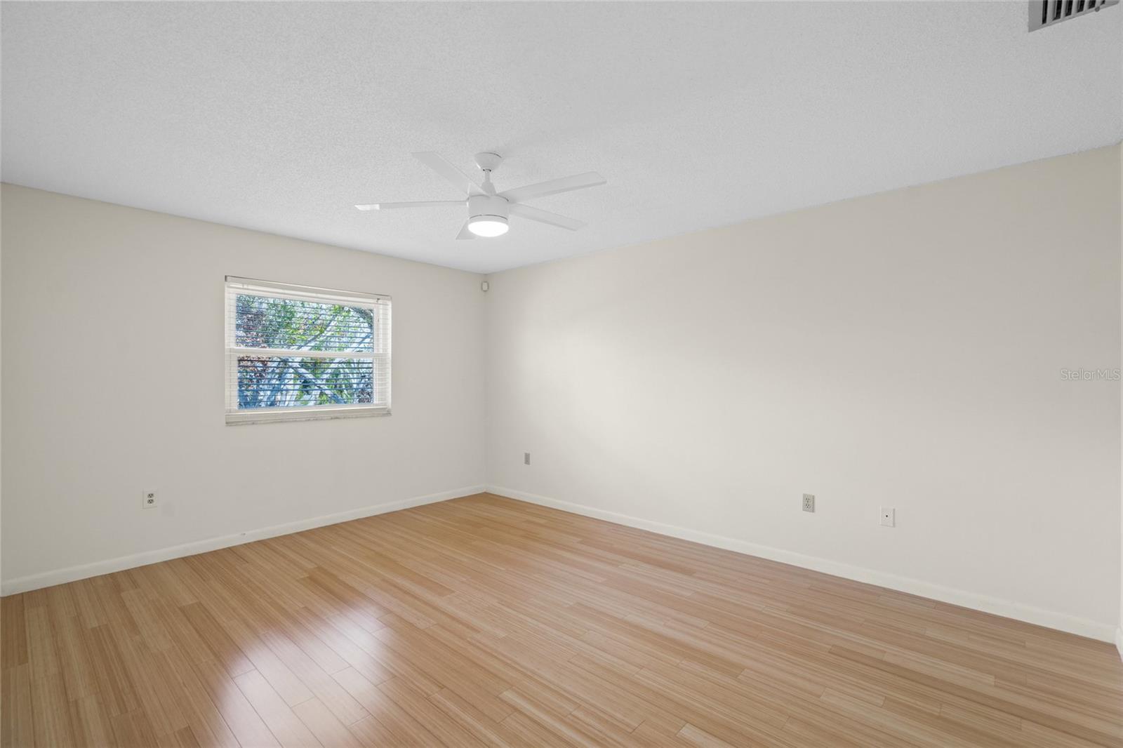 Image 16 of 67 For 3987 Maceachen Blvd 133