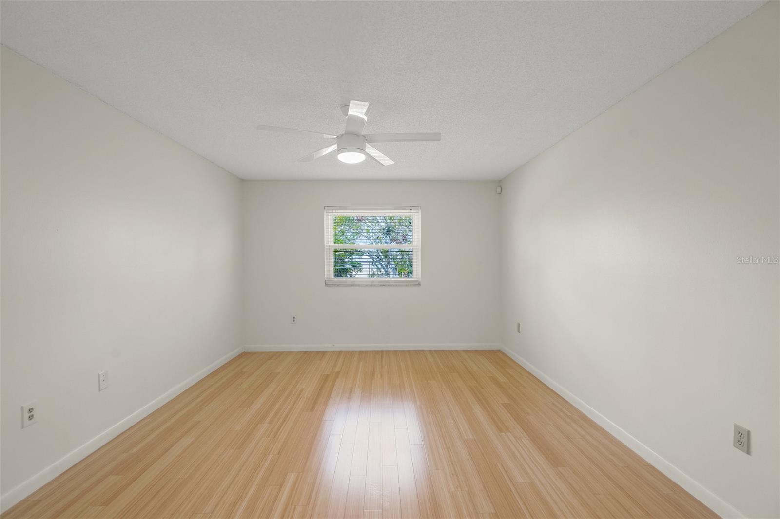 Image 17 of 67 For 3987 Maceachen Blvd 133