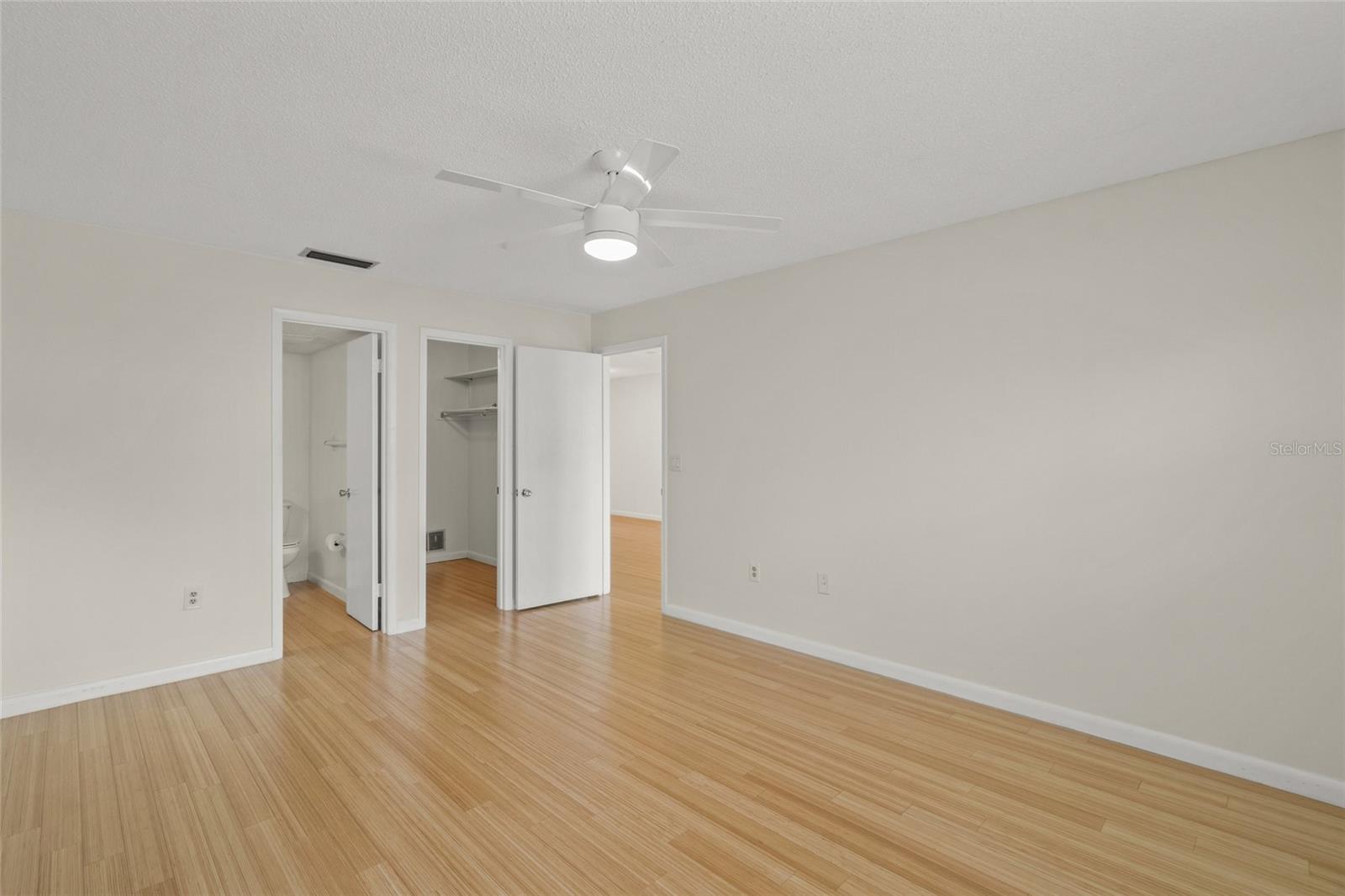 Image 20 of 67 For 3987 Maceachen Blvd 133