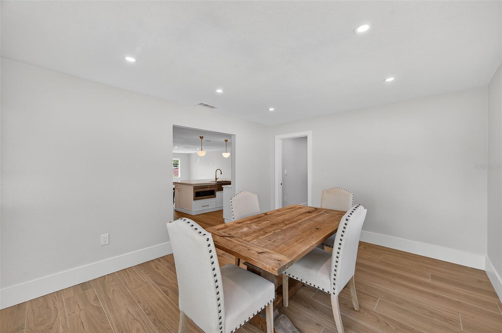 Image 12 of 28 For 1713 Connecticut Avenue Ne