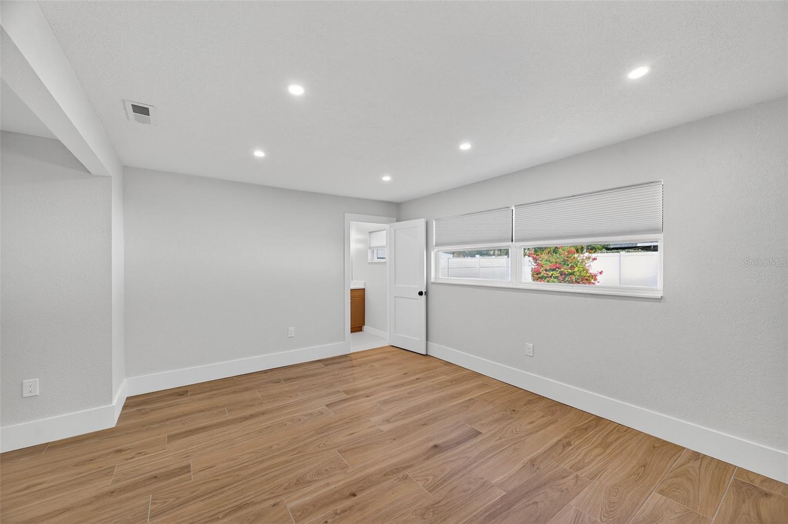 Image 13 of 28 For 1713 Connecticut Avenue Ne