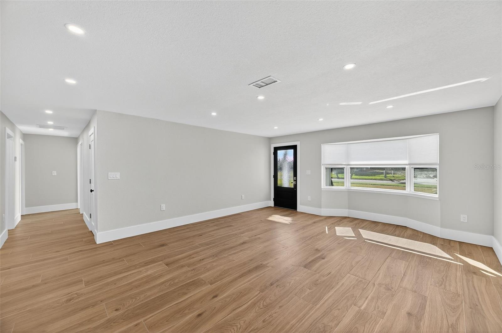 Image 6 of 28 For 1713 Connecticut Avenue Ne