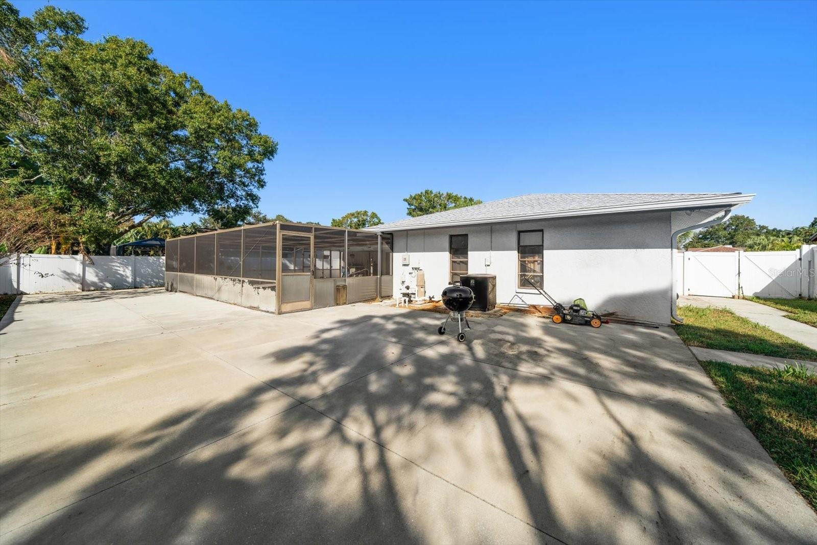 Image 21 of 29 For 1559 Roxburg Lane