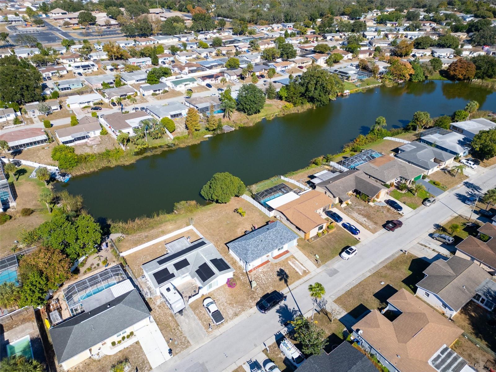 Listing photo id 11 for 8425 Redfield Drive