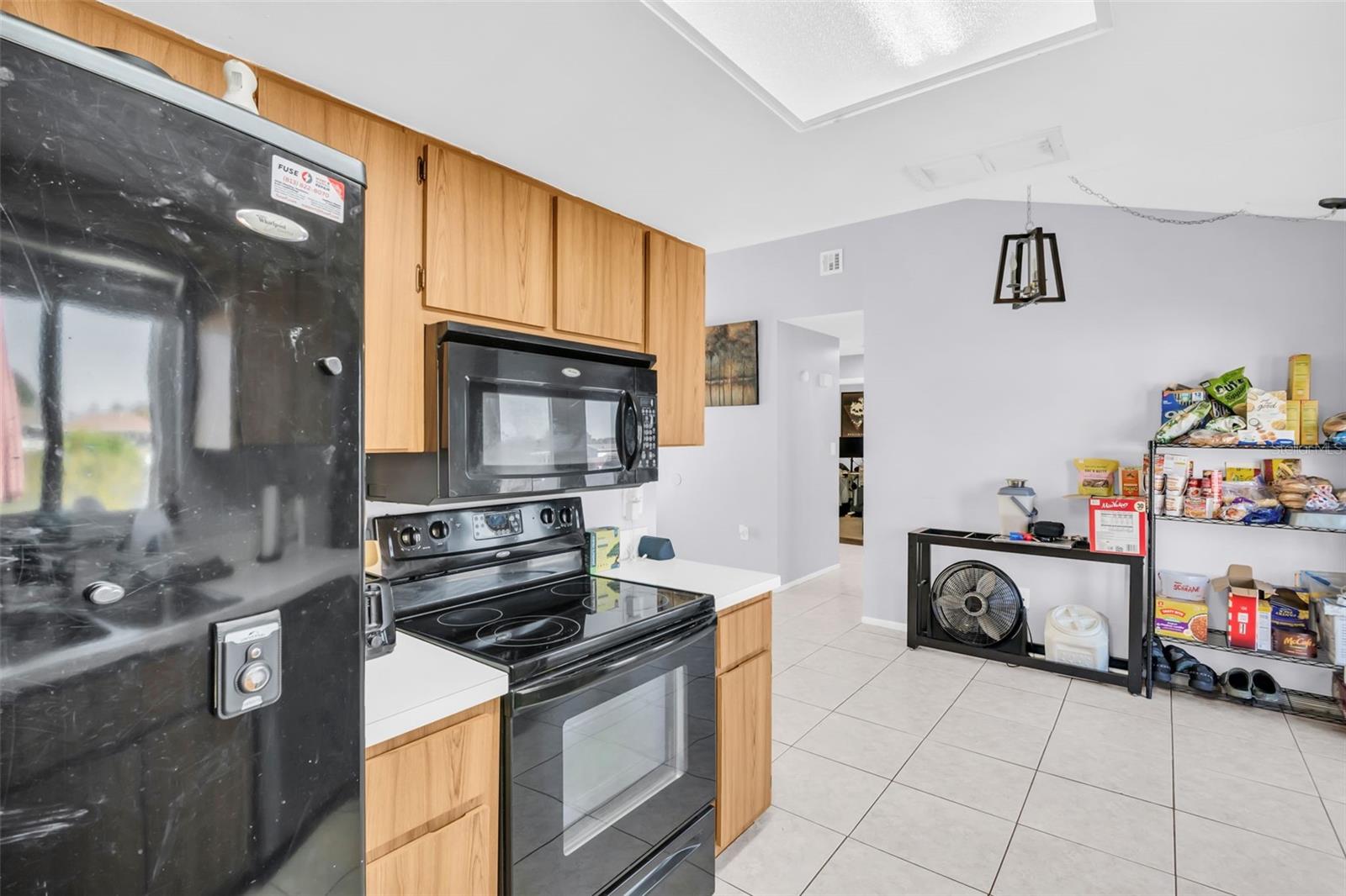 Listing photo id 3 for 8425 Redfield Drive