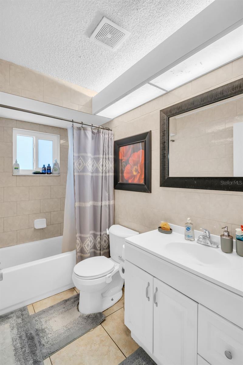 Listing photo id 5 for 8425 Redfield Drive