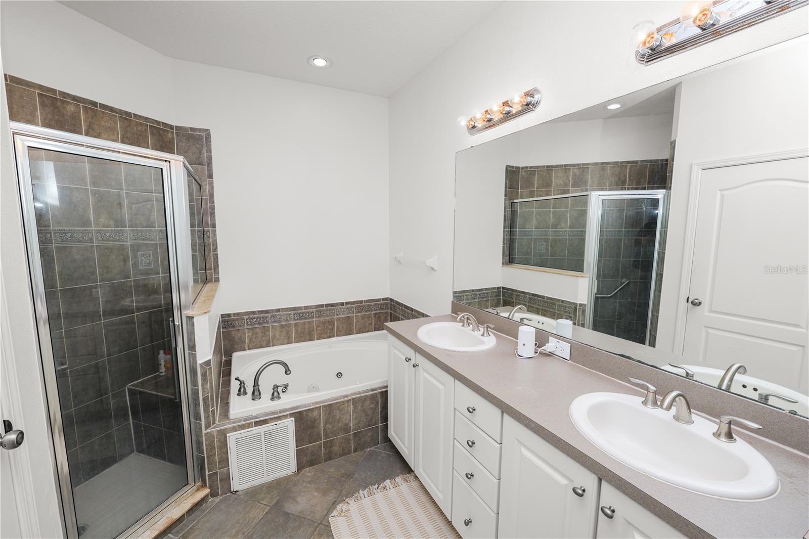 Image 29 of 53 For 11435 Cambray Creek Loop