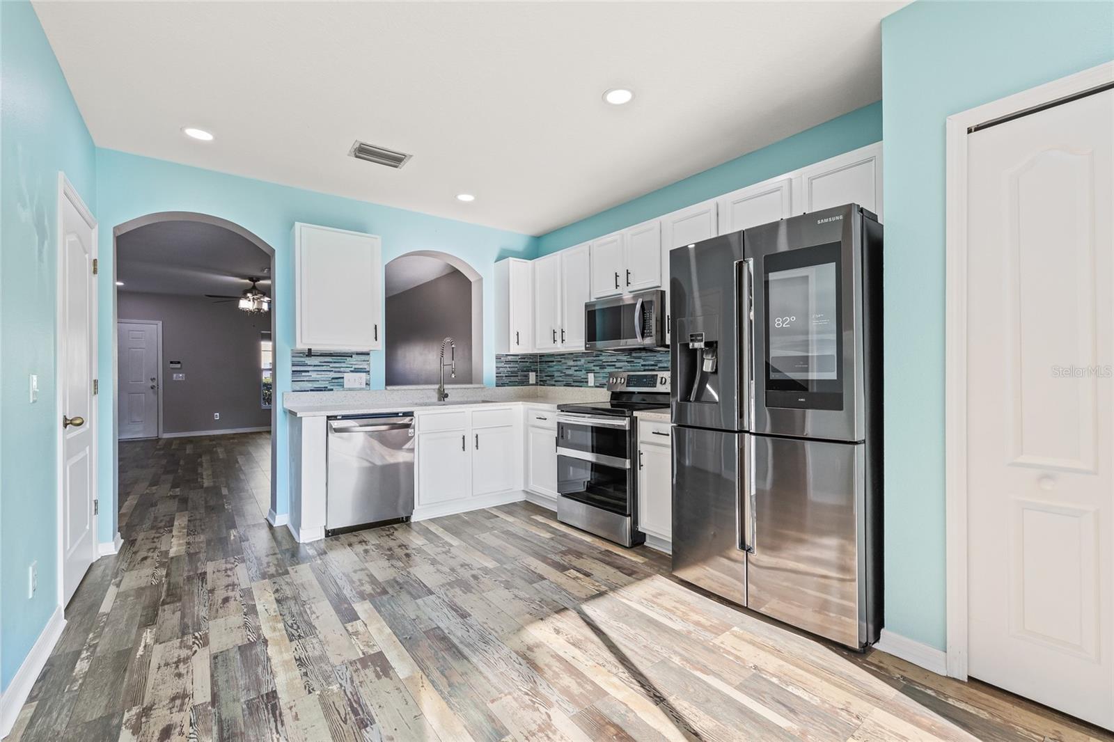 Image 18 of 39 For 16302 Swan View Circle