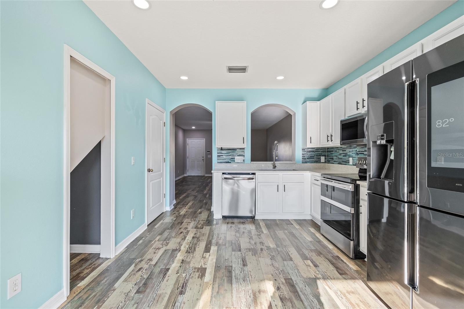 Image 19 of 39 For 16302 Swan View Circle