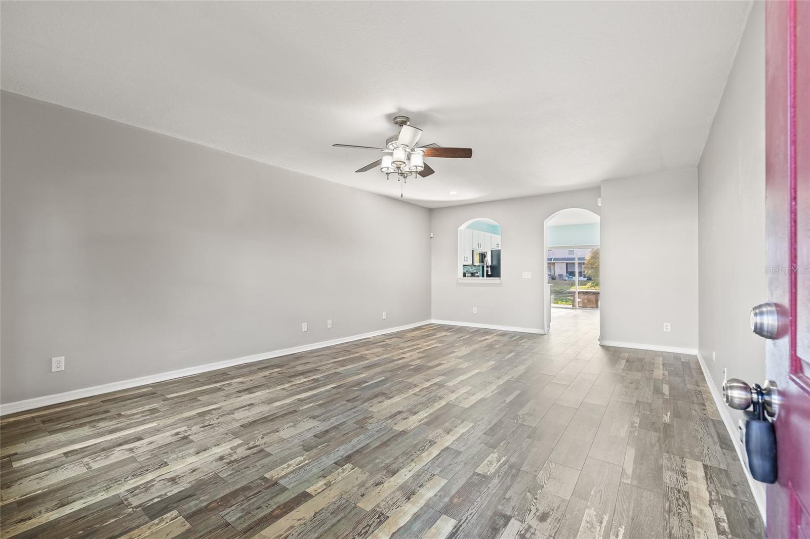 Image 6 of 39 For 16302 Swan View Circle