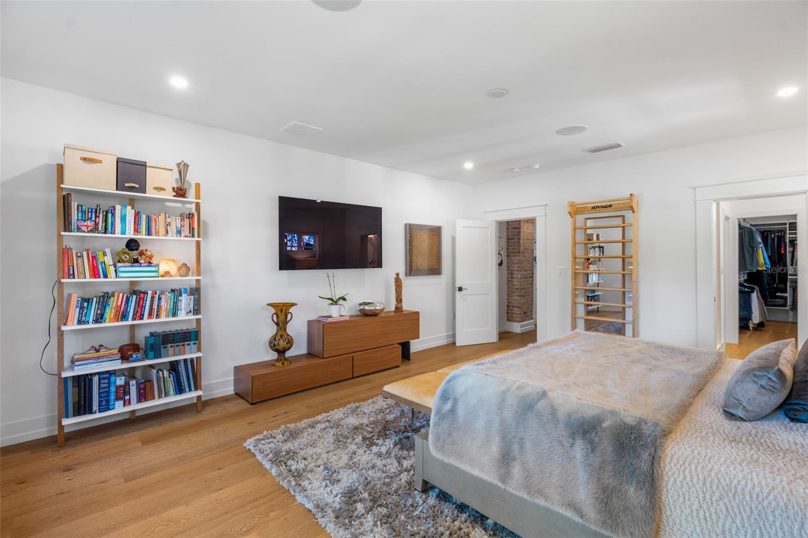 Image 41 of 91 For 5302 Central Avenue