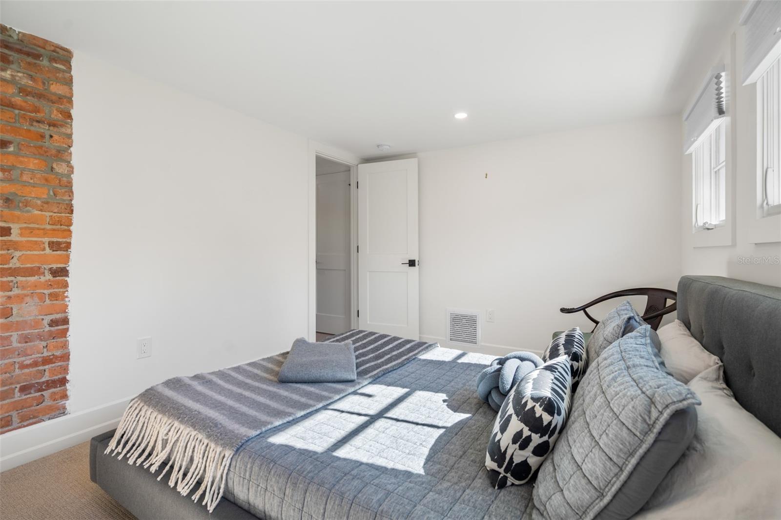 Image 55 of 91 For 5302 Central Avenue