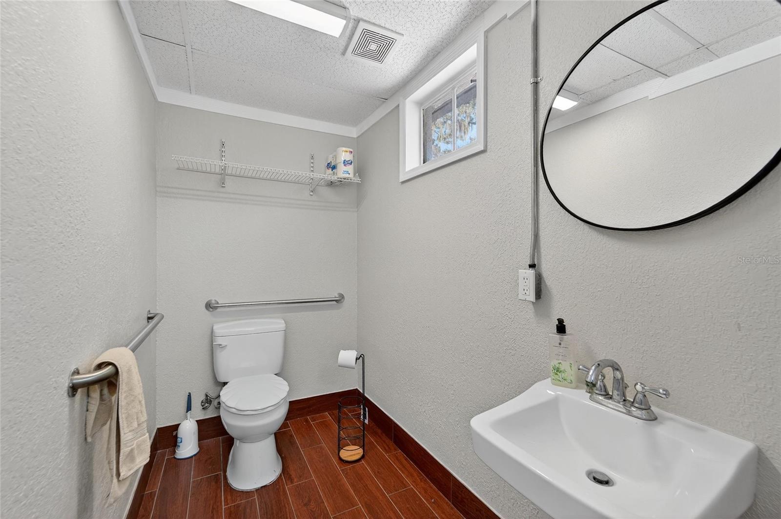 Image 39 of 60 For 10708 Desoto Road