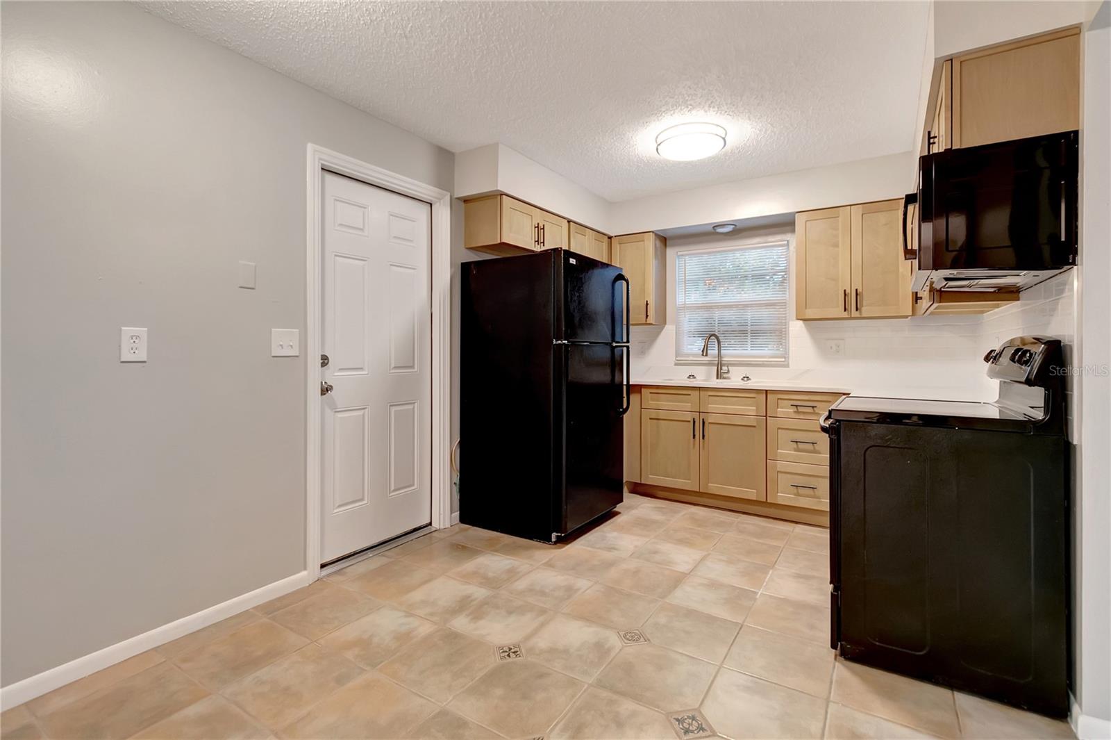 Image 16 of 42 For 609 Remington Road