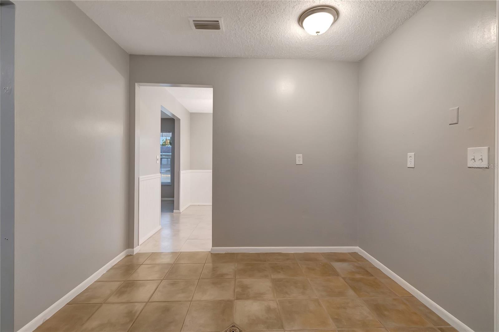 Image 17 of 42 For 609 Remington Road