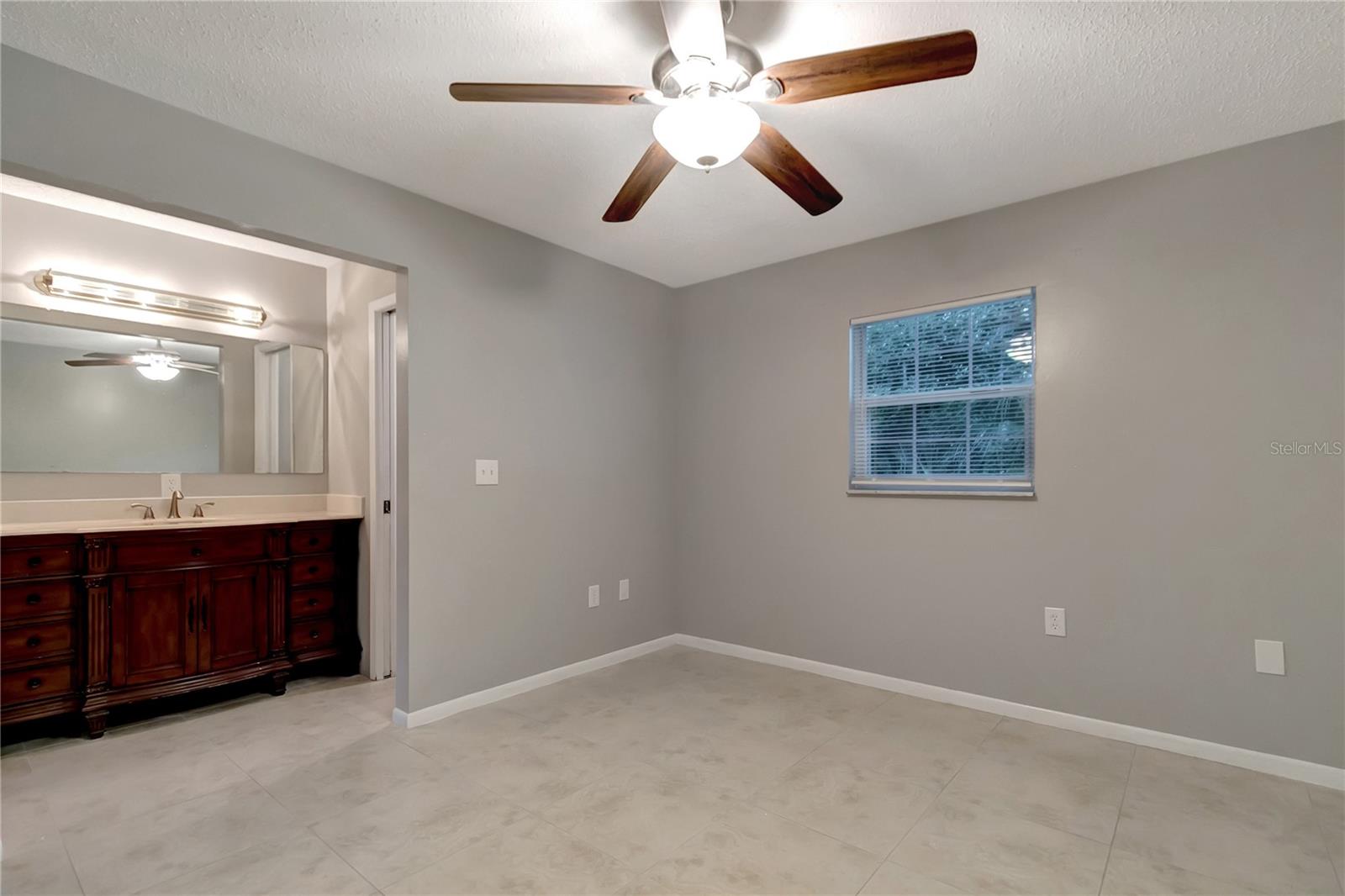 Image 26 of 42 For 609 Remington Road