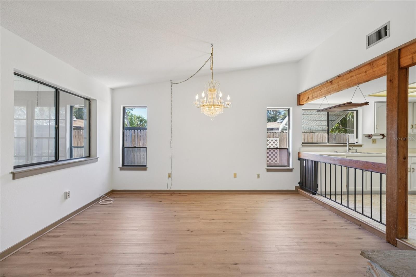 Image 12 of 76 For 1412 Wexford Drive N