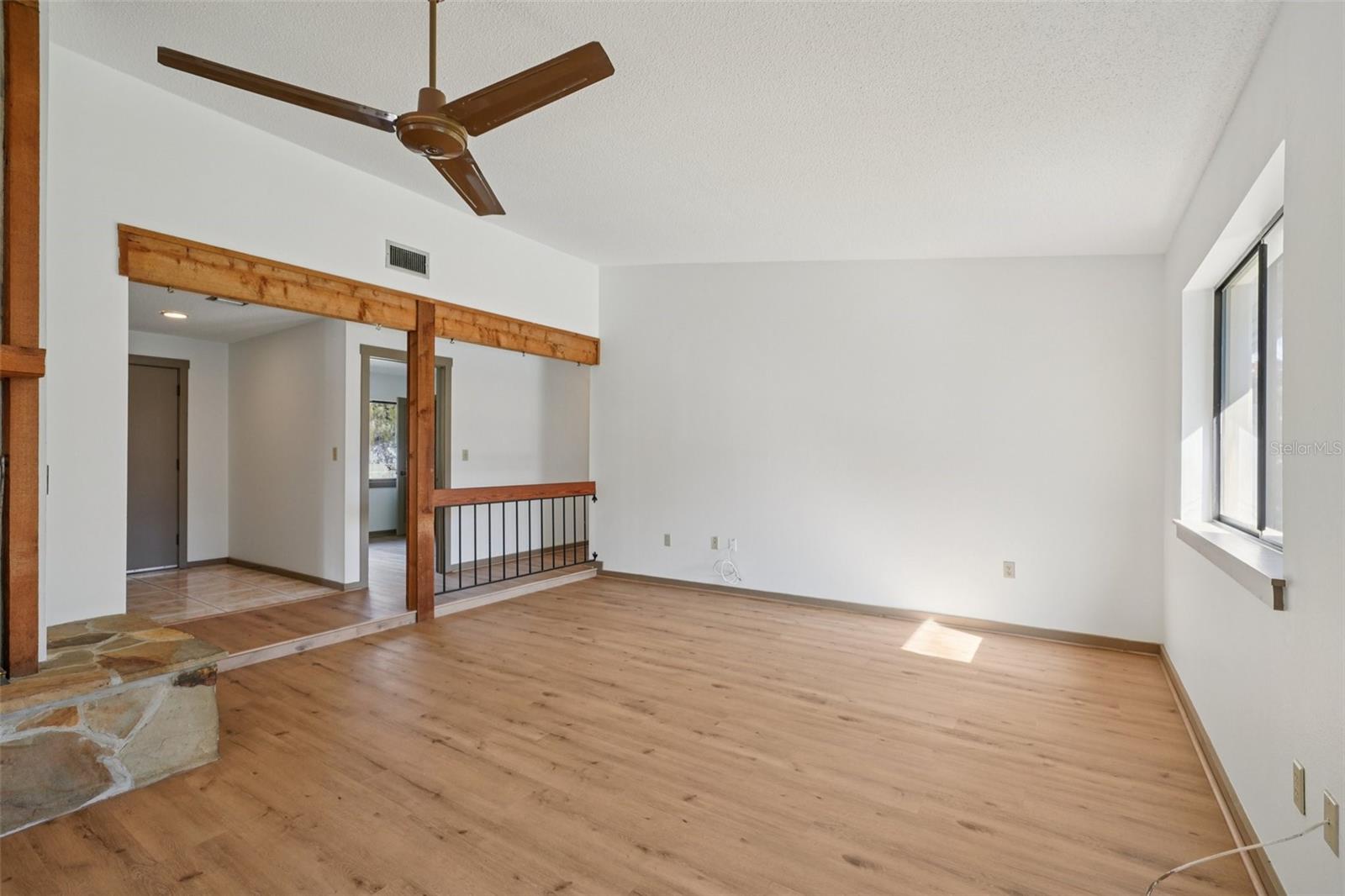 Image 15 of 76 For 1412 Wexford Drive N