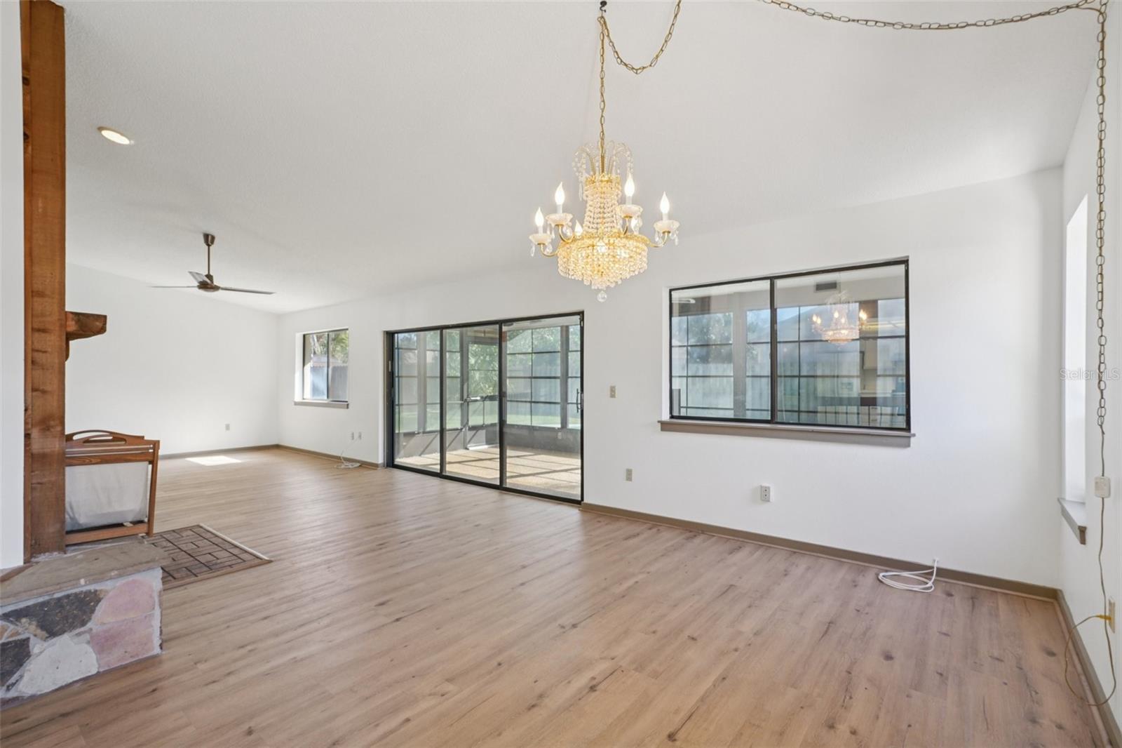 Image 16 of 76 For 1412 Wexford Drive N