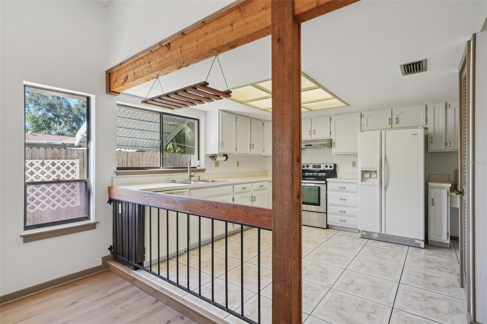 Image 17 of 76 For 1412 Wexford Drive N