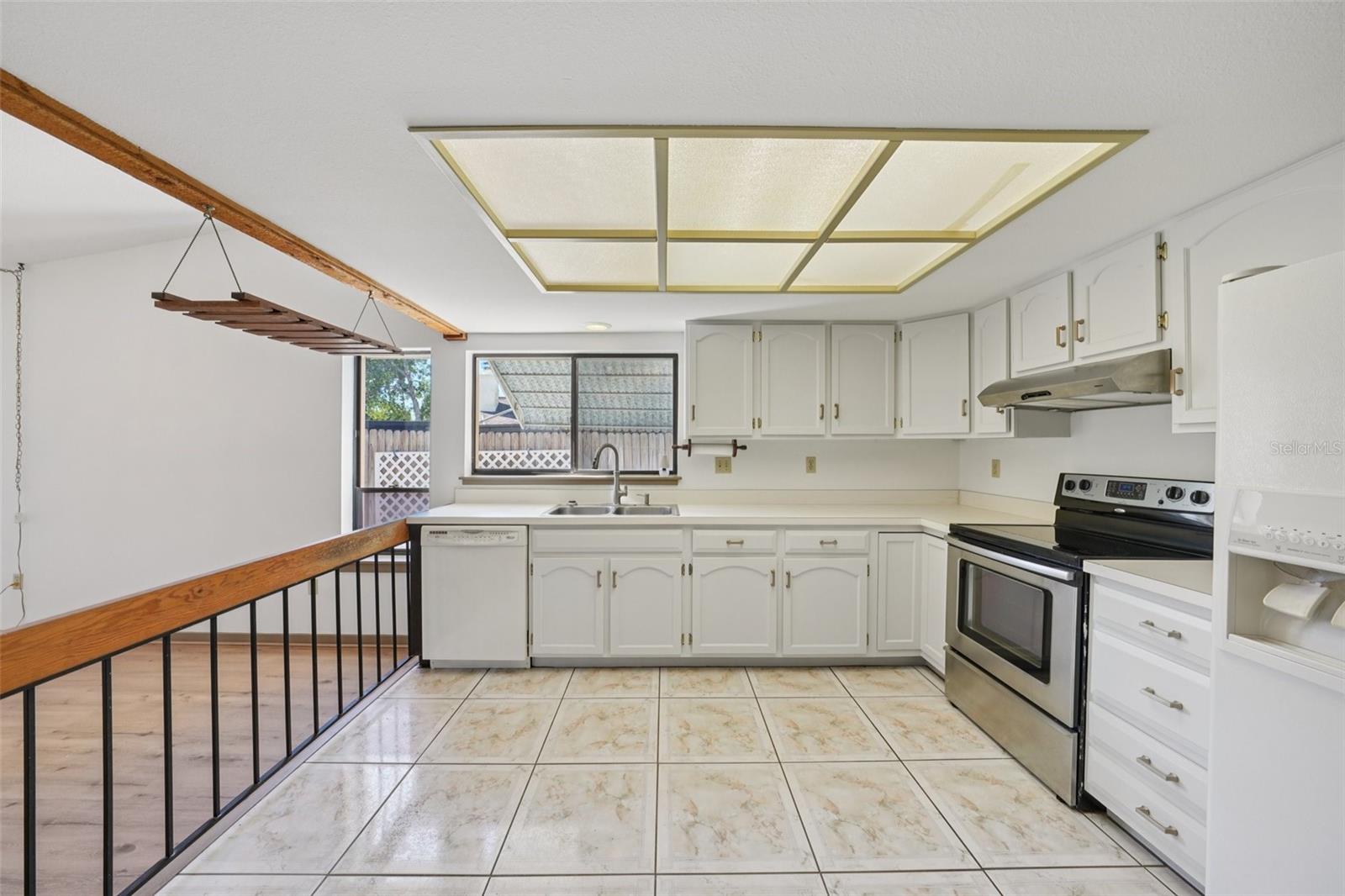 Image 19 of 76 For 1412 Wexford Drive N