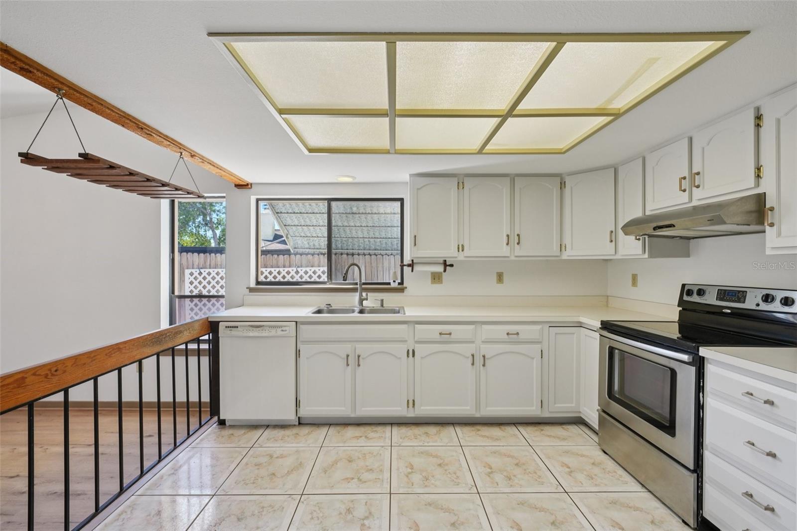 Image 20 of 76 For 1412 Wexford Drive N