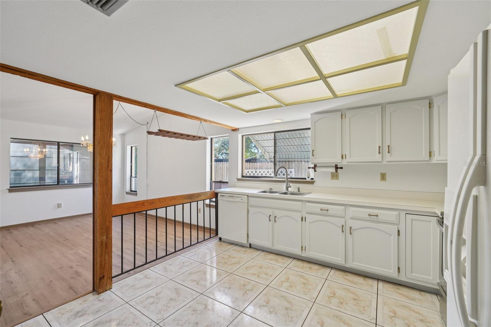 Image 21 of 76 For 1412 Wexford Drive N