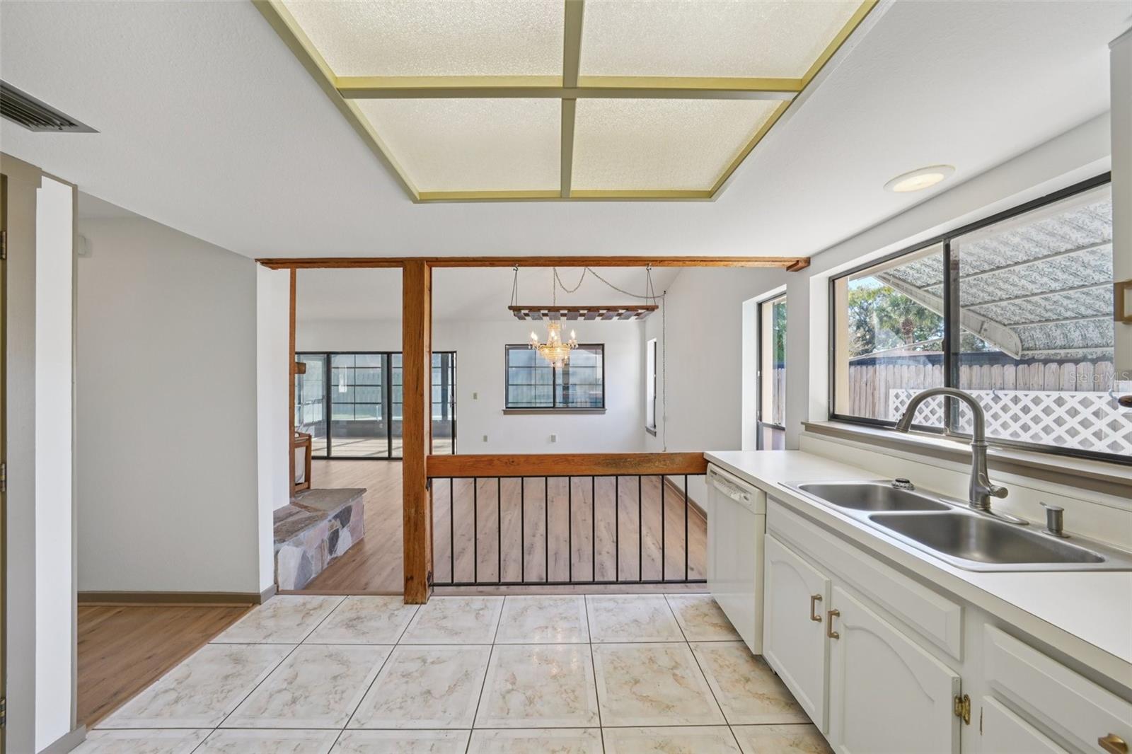 Image 22 of 76 For 1412 Wexford Drive N