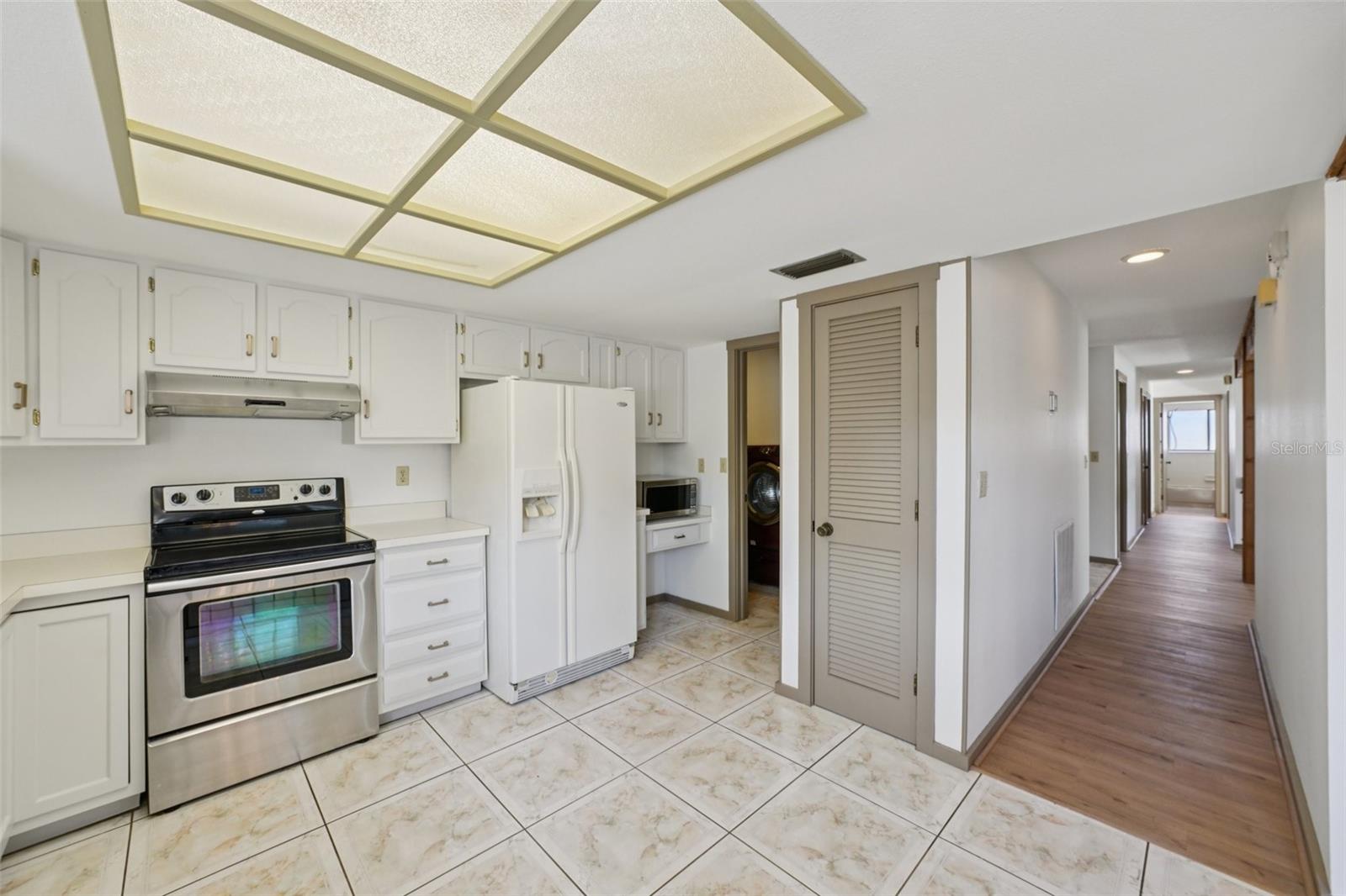 Image 24 of 76 For 1412 Wexford Drive N