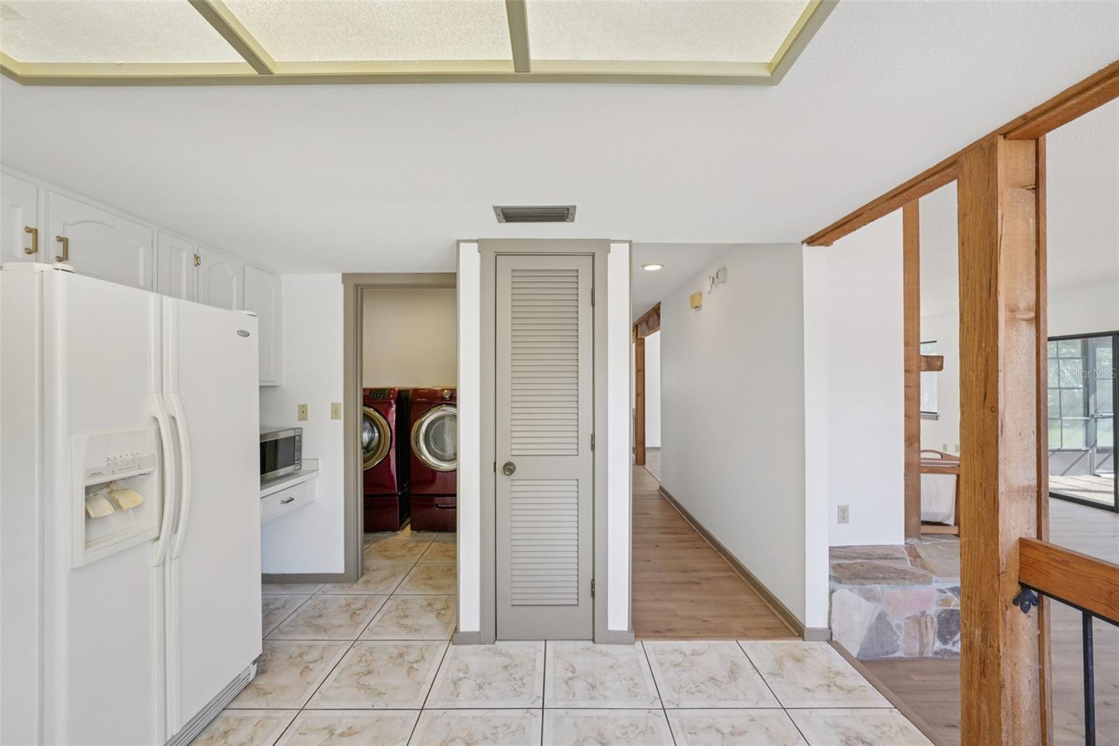 Image 25 of 76 For 1412 Wexford Drive N