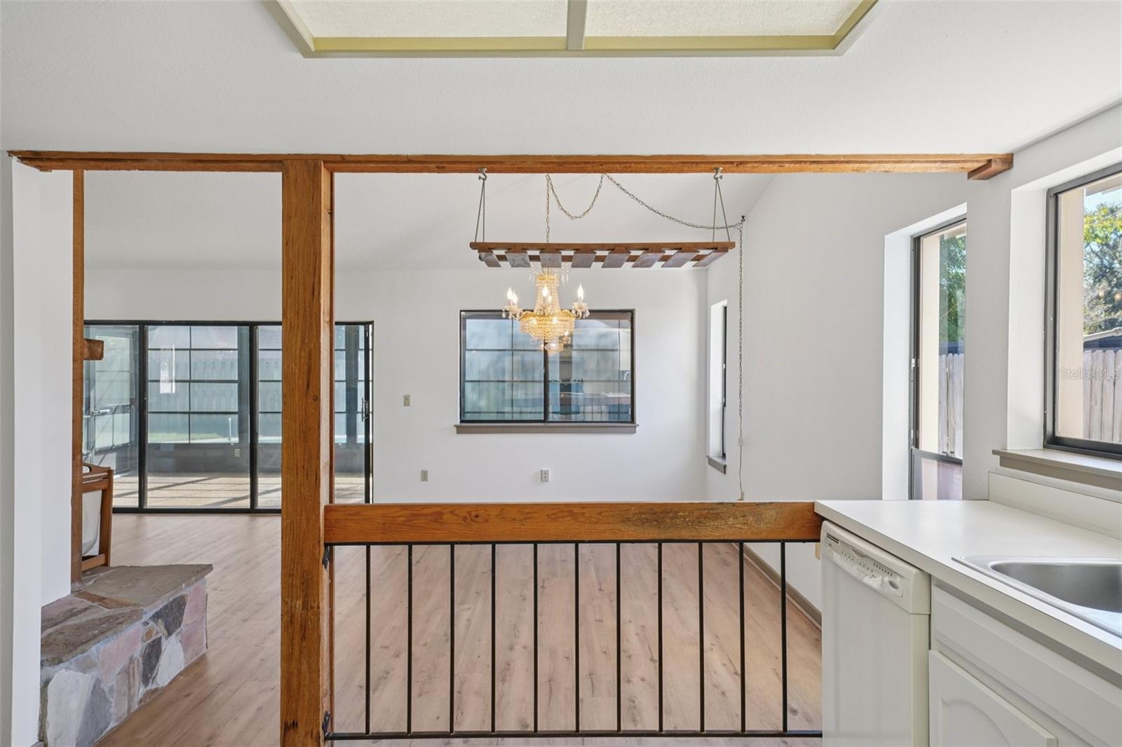 Image 26 of 76 For 1412 Wexford Drive N