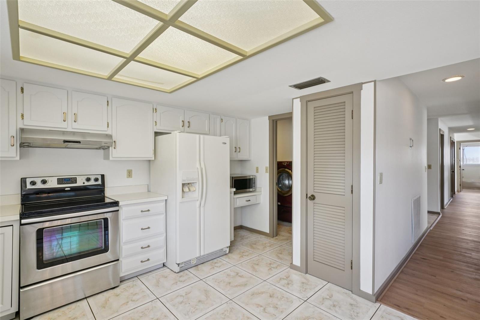 Image 27 of 76 For 1412 Wexford Drive N