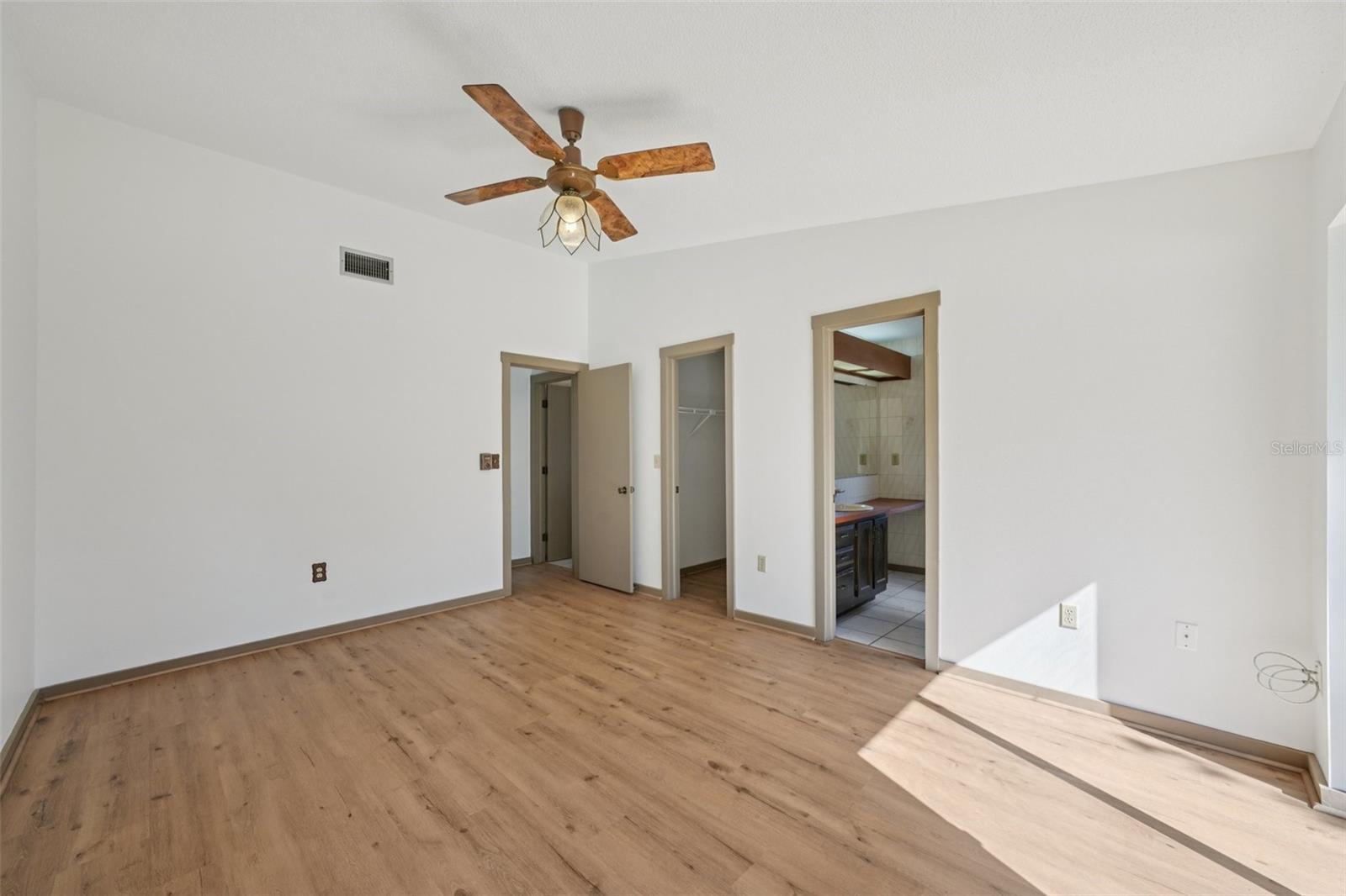 Image 29 of 76 For 1412 Wexford Drive N