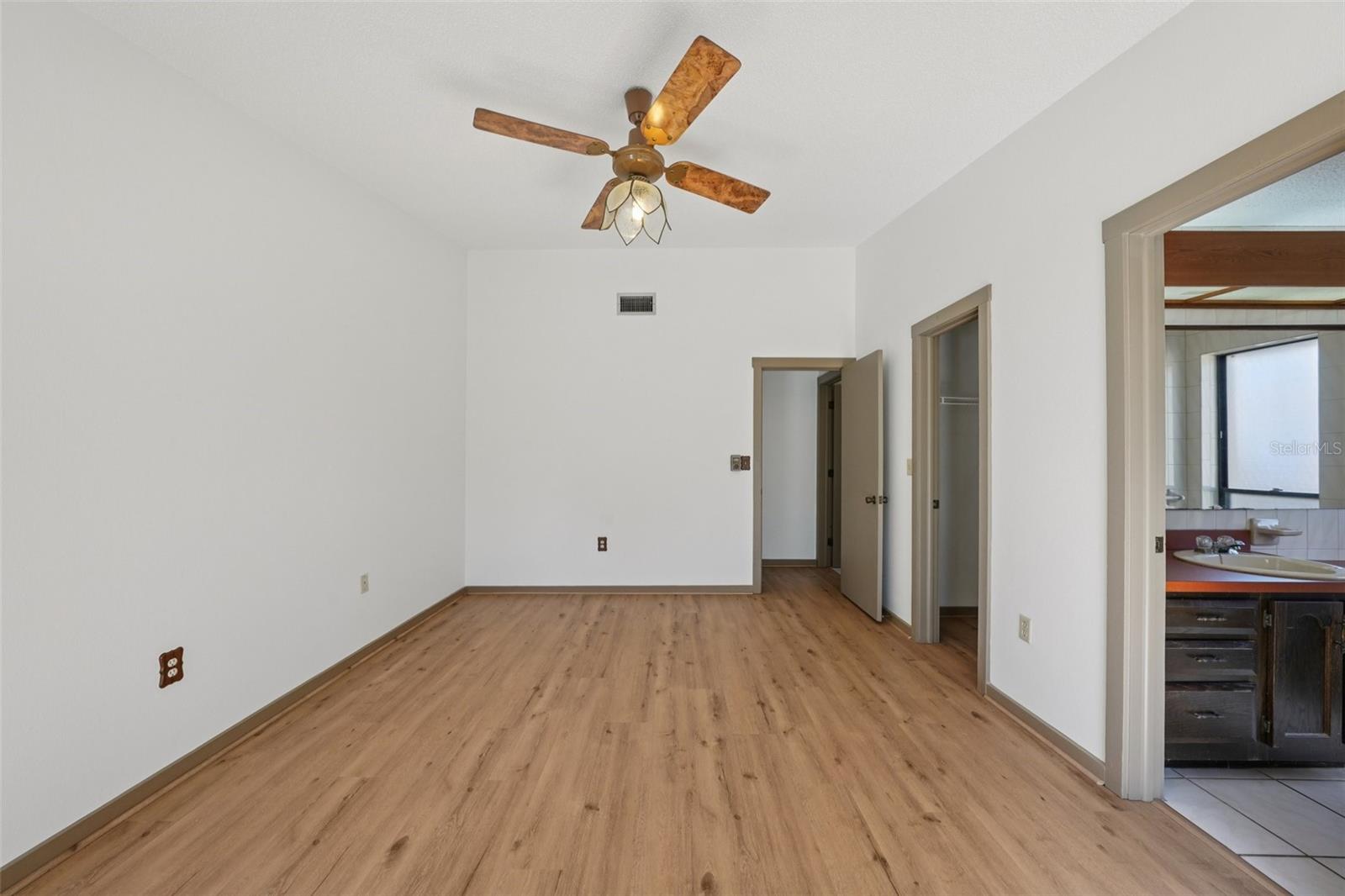 Image 30 of 76 For 1412 Wexford Drive N