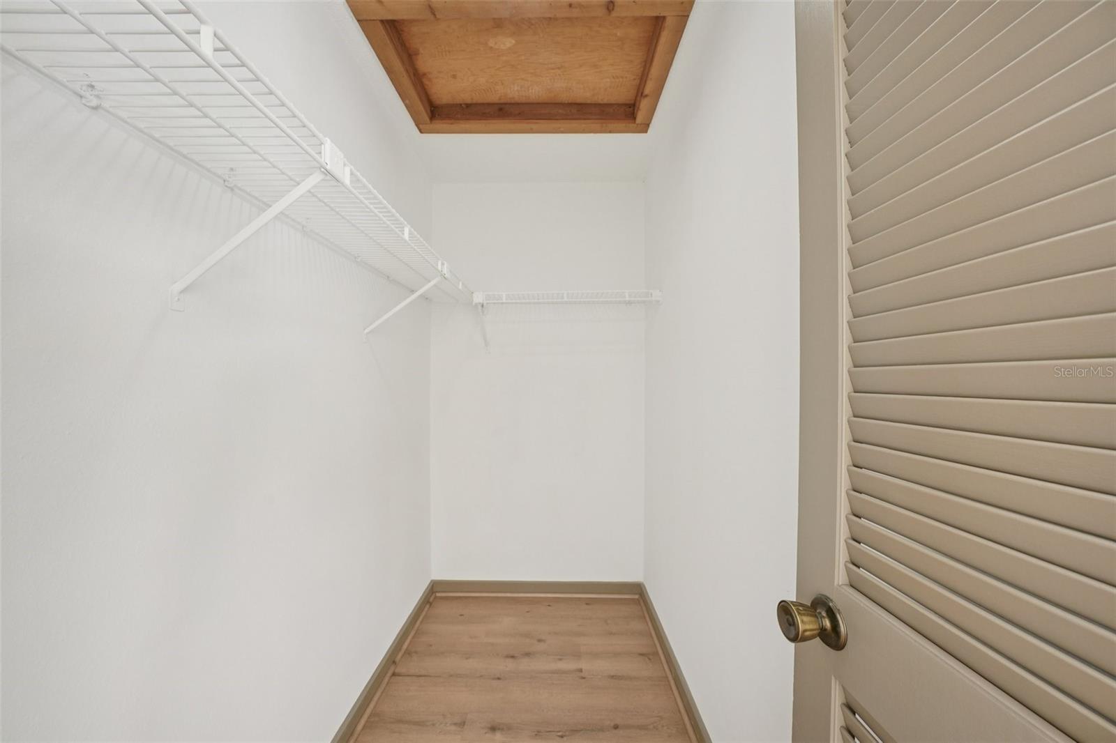 Image 33 of 76 For 1412 Wexford Drive N