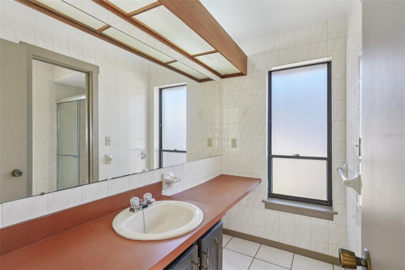 Image 34 of 76 For 1412 Wexford Drive N