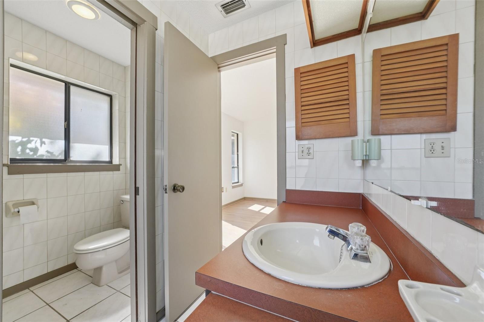 Image 35 of 76 For 1412 Wexford Drive N