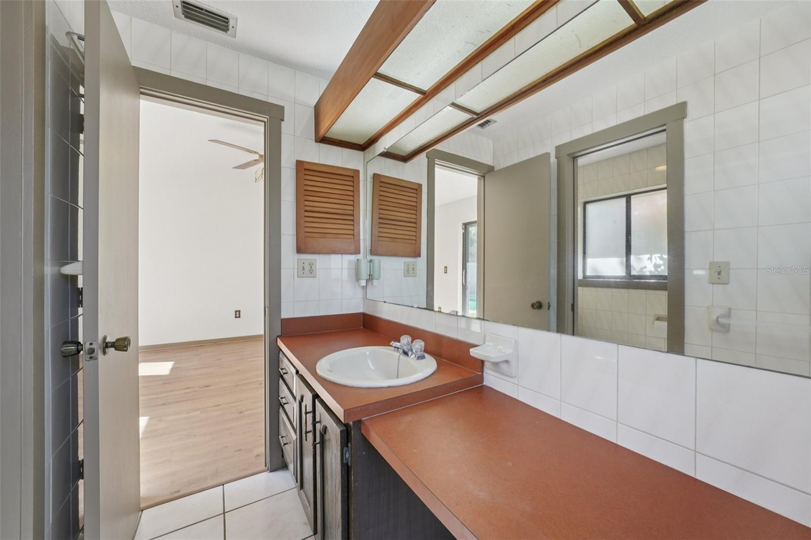 Image 36 of 76 For 1412 Wexford Drive N